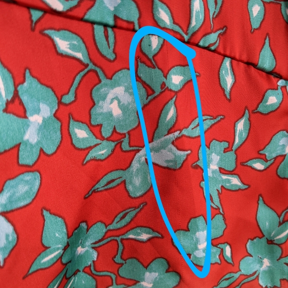 Love, Whit by Whitney Port Red Floral Satin Crop Top Blouse Sz S - Picture 11 of 11